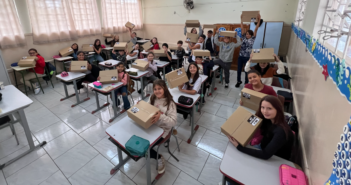 Prefeitura de Rebouças realiza entrega de kits escolares completos para alunos da rede municipal